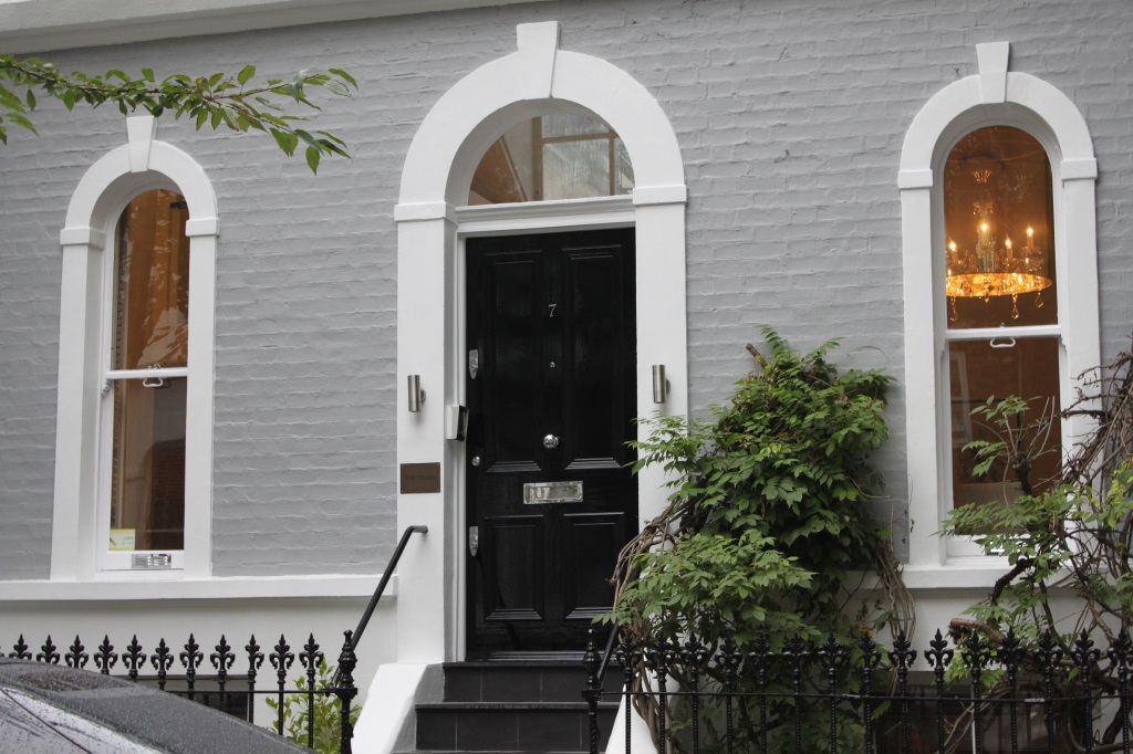 Our skilled experts are on hand to advise you and share the latest ideas concerning every aspect of your London door.